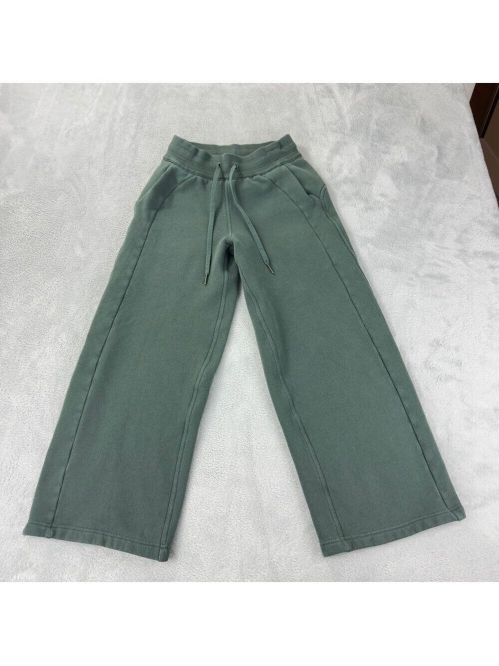 Lululemon Women's Size 2 Scuba Mid Rize Wide Leg Pant Sweatpants W5FM0S Style